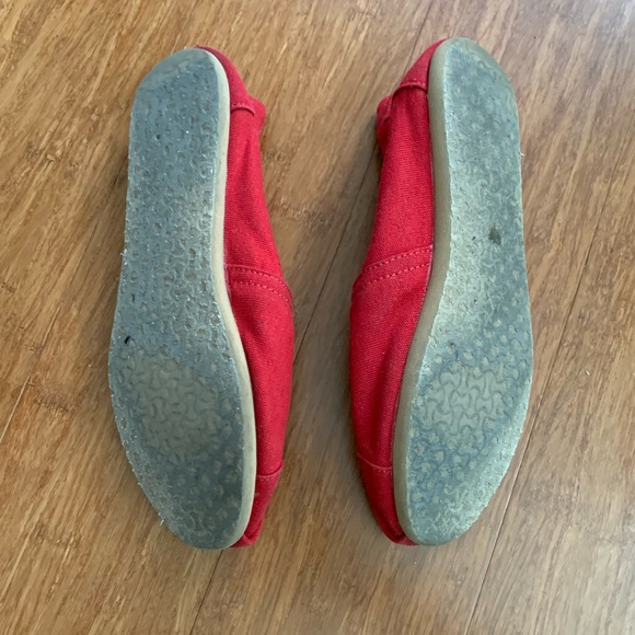 FREE TOMS Women's Classic Canvas Red Slip-on Shoe Size 7.5 - Picture 8 of 13
